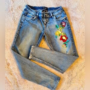 Suko Jeans Stretch Distressed Floral Roses Embroidered Womens Pants Size 2